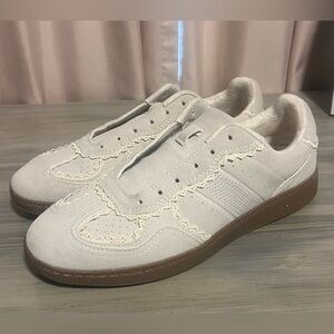 Sincerly Jules women’s Cream lace  Sneakers